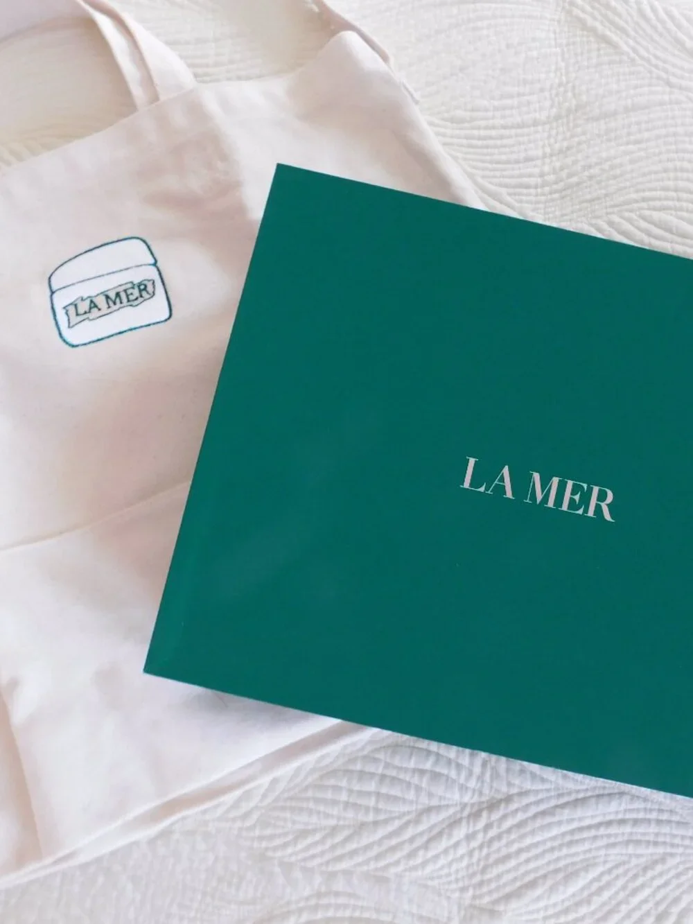 NIB La Mer luxurious gift set green blue soft pashmina blanket & shopper tote